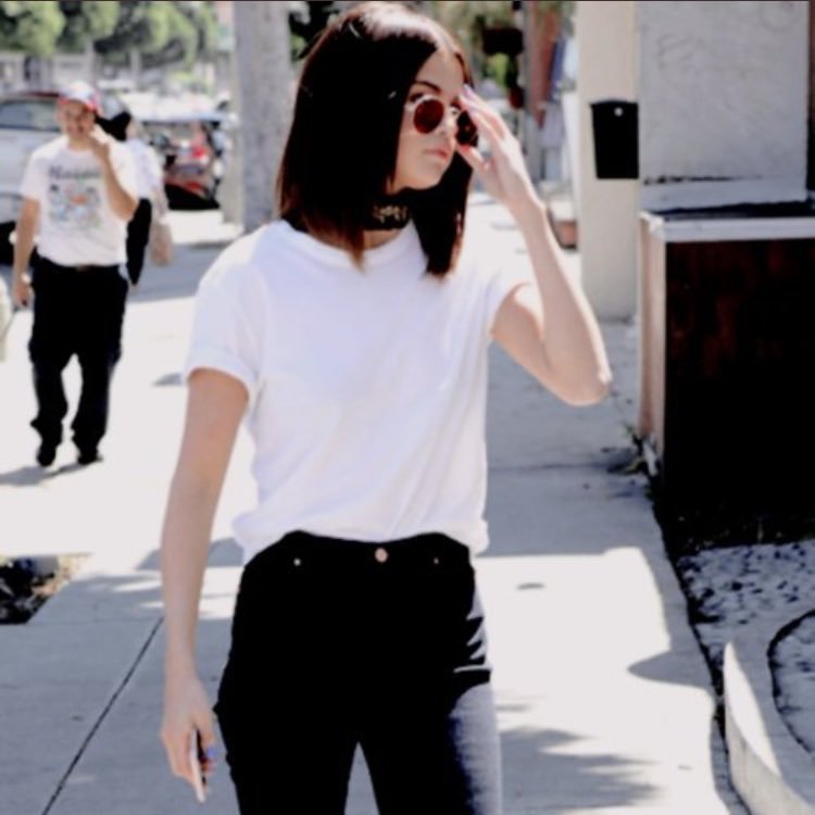 ❝she dances to her own beat, cause she's the muse and the artist.❞