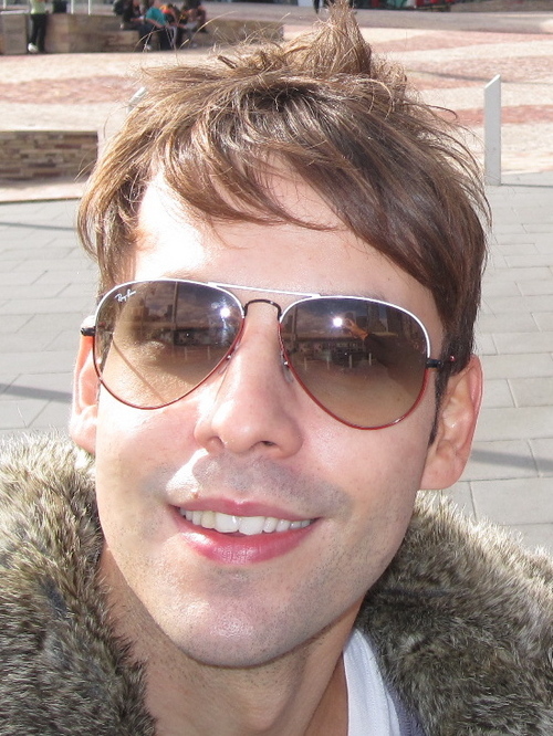 Born Brazilian, Fabio lives in Sydney. The Public Relations recently got married. He is doing a MKT internship @ Vibewire Youth Inc.