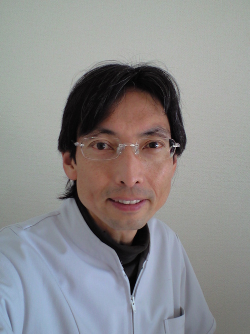 ■整骨院の統括マネージャーしてます。■体の歪みやコリを探し出し、矯正します。体の歪みは①見た目②肩こり、頭痛、便秘、冷え、生理痛、腰痛などの問題③血液やリンパの流れが滞る④脂肪が燃えない”太りやすい体”になる・・・などの問題に発展します。■また健康に関する目からウロコの情報やローフードレシピを提供します