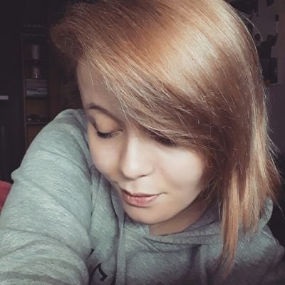 Maddeerosek's profile picture. 