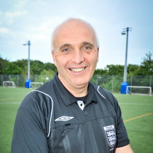 Andy Hogg brings a wealth of knowledge from his #refereeing days as a former #PremierLeague and #FIFA #AssistantReferee   #AFTERDINNERSPEAKER #DontShootTheRef⚽