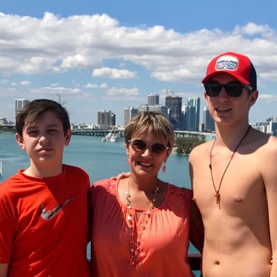 Hard-working, adventurous, Christian mom of 2 Maryville Rebels! Garrett Everett '19 🏈 DE #82 and Graham Everett 🏌️♂️ '20
