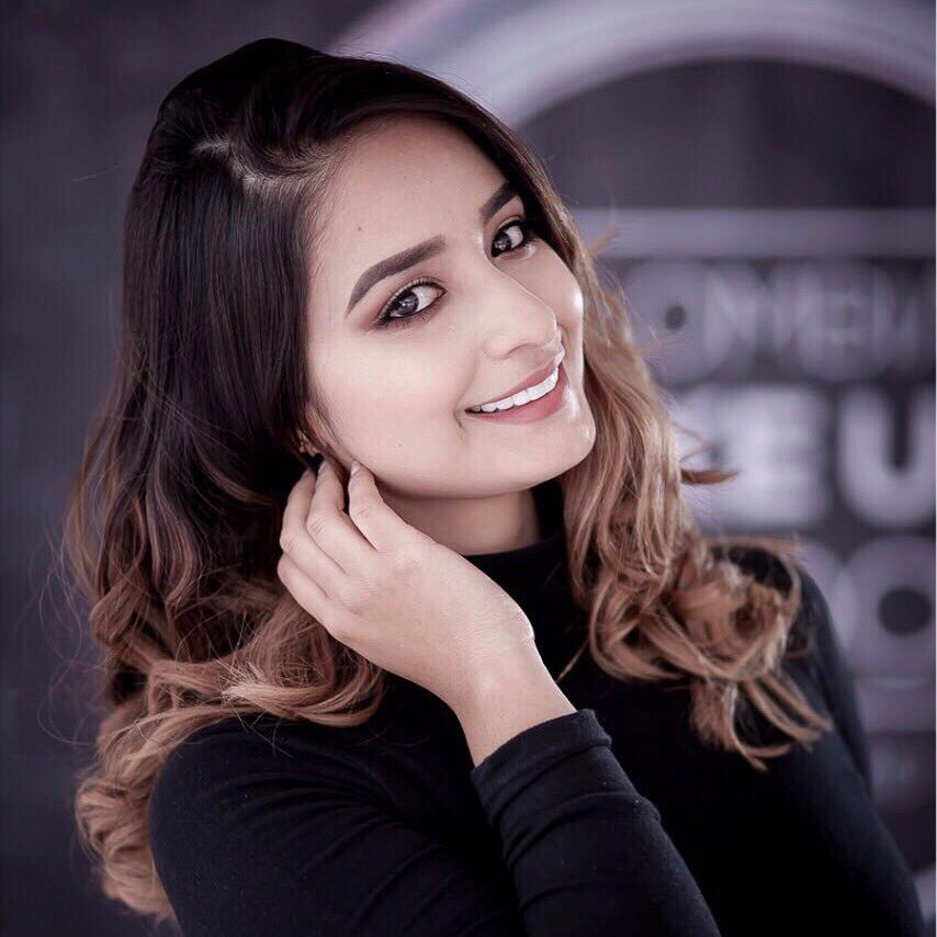 29LauraDelgado's profile picture. Instagram: LauDelgadoMakeup