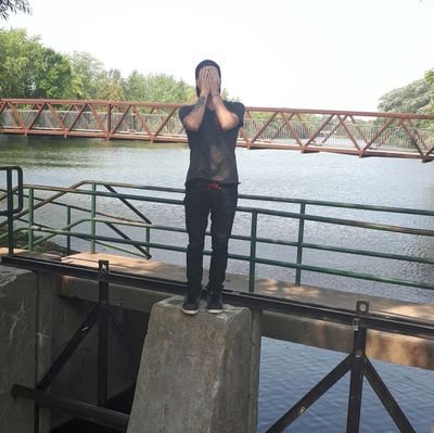 gilder_logan's profile picture. -20 years old 

-live in Guelph ontario 
-bicycle mechanic at royal distributing
- love all my friends and family as well as riding bikes and snowboarding✌