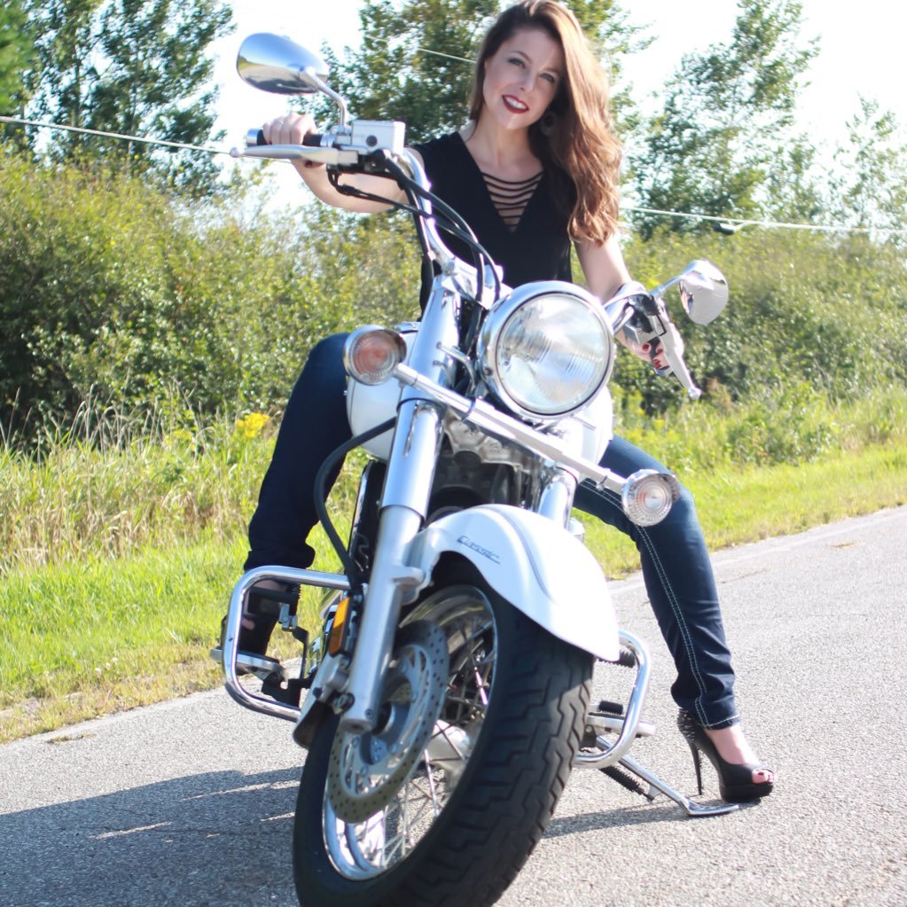 LauraSue18's profile picture. 