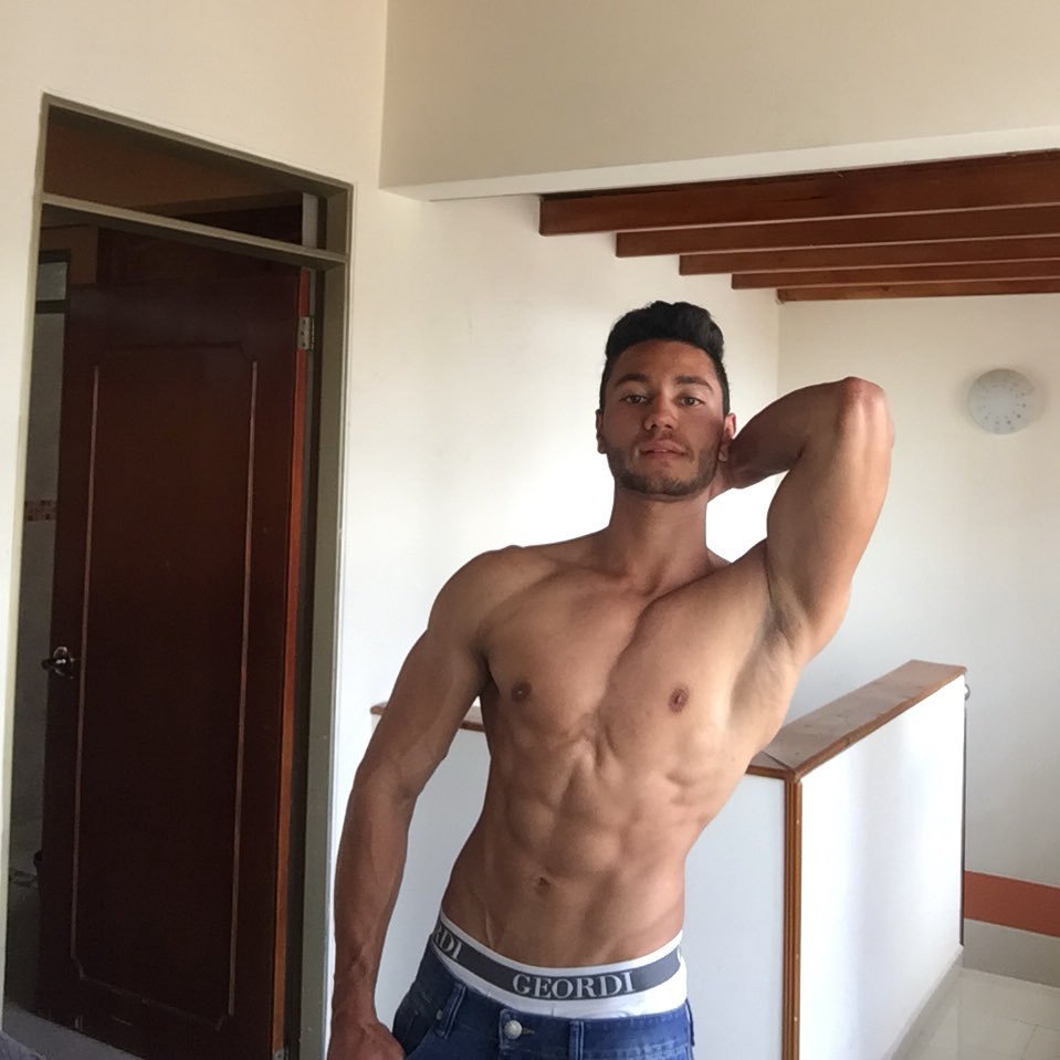 cristhiansiitoo's profile picture. Lo que es bueno no dura para siempre, dura lo suficiente para ser inolvidable 😍😉 Ingeniero Civil 👷💪❤️ 😊📚📐 El primer lugar del mundo: Ibiza 🏝🛫🌅❣️ 😍