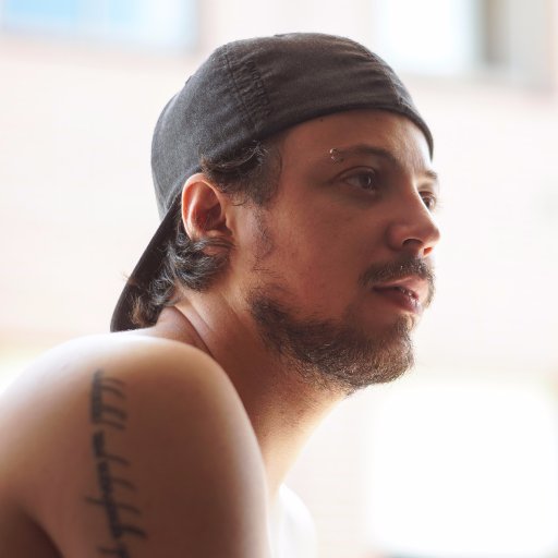 Chanteur dans Disvara / Ex- @Aez3N & Théia / Serial & Ciné addict / Musique / OM / Jeux vidéo !
Streamer débutant - https://t.co/Sv2hEmRj6C