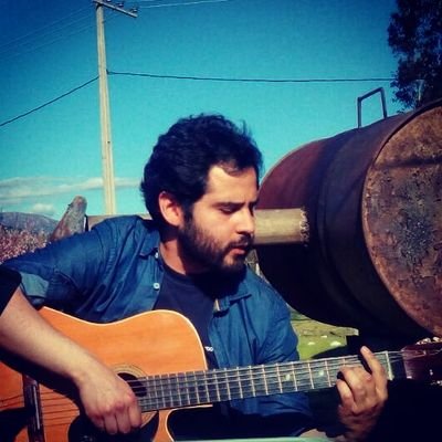 Fanático de todo aparato eléctrico, melómano y gruñón. Contador y en vías de Auditor.
