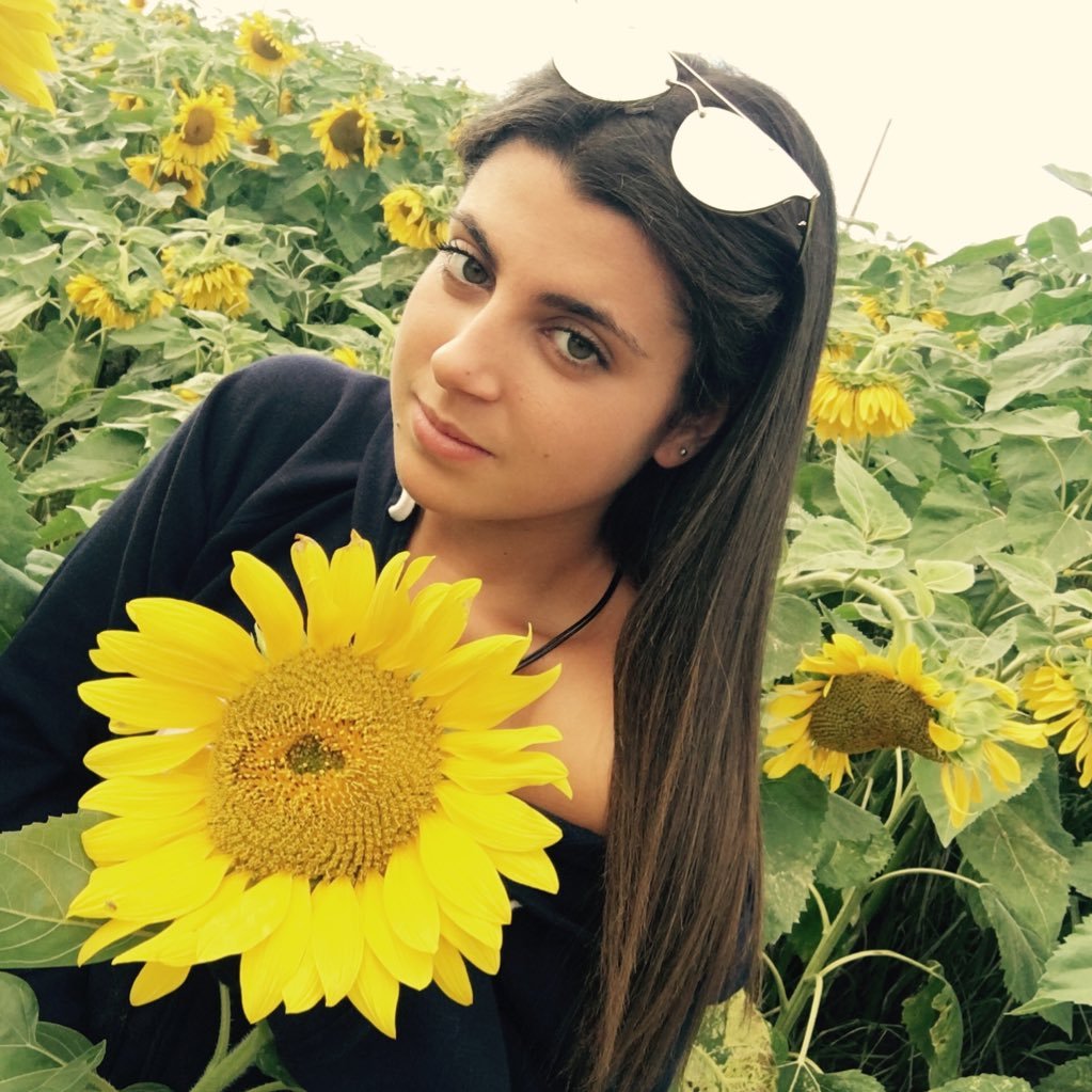 Carla_G10's profile picture. 