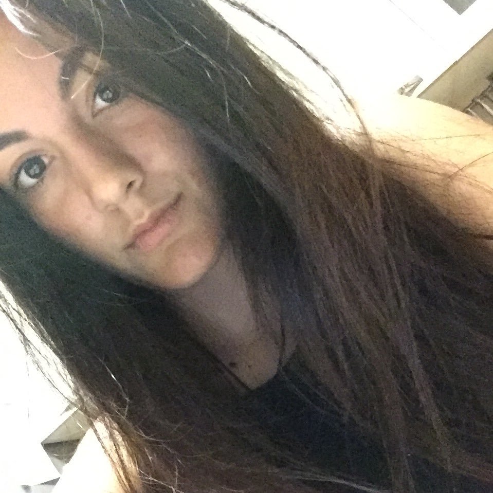 ischezat's profile picture. non far caso a me. io vengo da un altro pianeta. io ancora vedo orizzonti dove tu disegni confini.✨