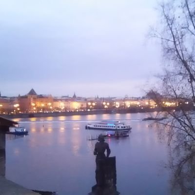 Katka シネスイッチ銀座で見た映画の予告編 ワインコーリング バックにblack Rebel Motorcycle Clubのberlinが流れてて