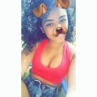 Pamella Souza 20 anos mãe de uma menina. Face : Pamella Kannenberg. what :99.....66 ❤️😂😍.
