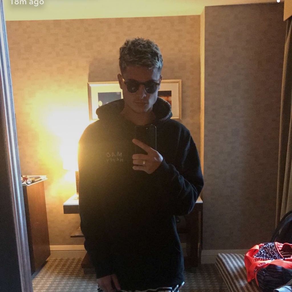 YoutubeStarzz10's profile picture. supporting YouTubers since 03