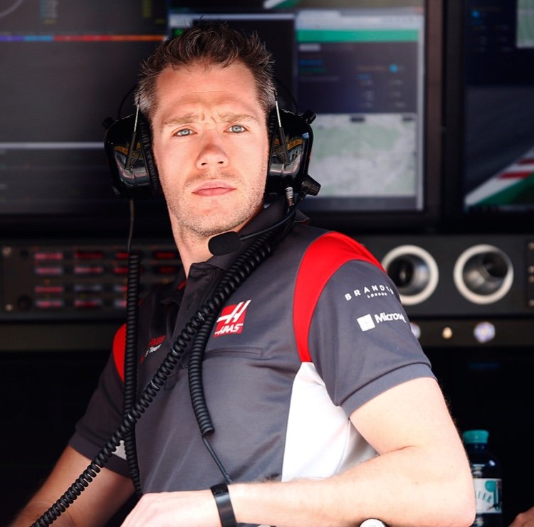 Yorkshire lad, 3x World Champion, F1 Race Strategist. All views are my own and often left-leaning. This account for #F1. For everything else @MikeCaulfield_