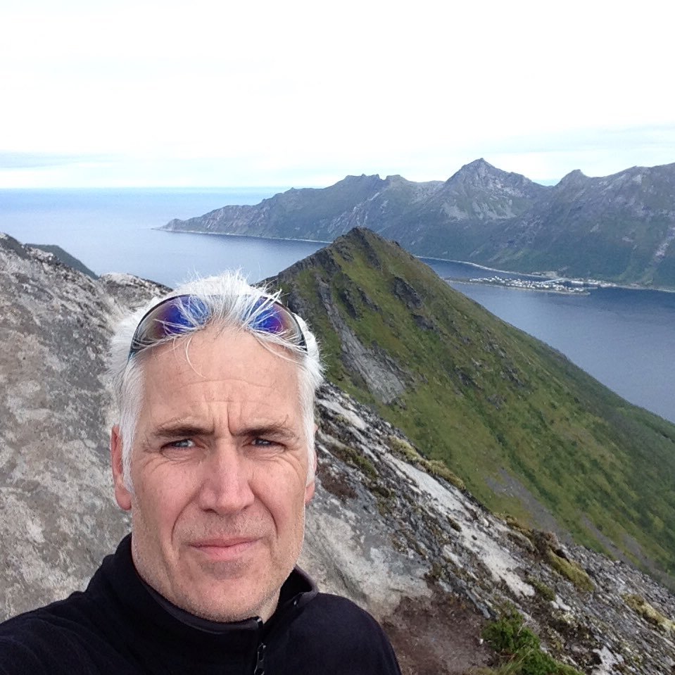 Working on diaspora issues @dfatirl & tweeting on all things 🇮🇪 🇪🇺sport, music or whatever pops to mind. All views mine & retweets ≠ endorsements etc