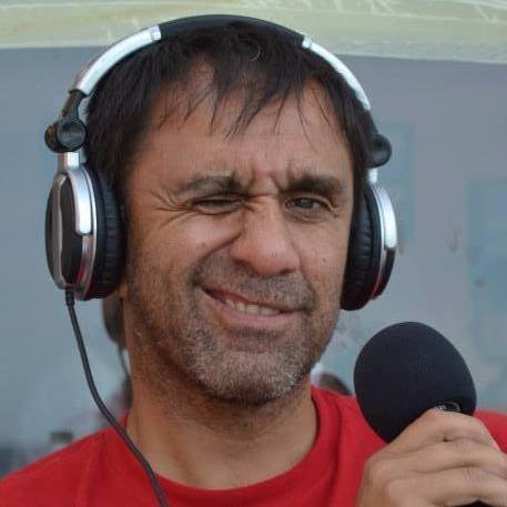 Periodista de Canal 12 Flux y FM Del Viento Puerto Madryn. Presidente de la Peña Maradoniana Ciudad de D10S.