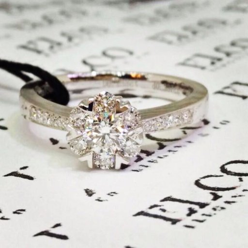 elco_jewellery's profile picture. Kami dengan senang hati berusaha memberikan yang terbaik bagi para pecinta perhiasan emas  dan berlian di seluruh Indonesia.