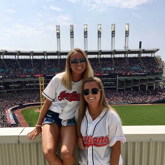 _caitlyngroh's profile picture. 