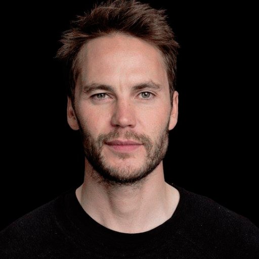 Spanish fansite dedicated to canadian actor Taylor Kitsch. Follow us for his latest news, projects and photos! 3 years online.
