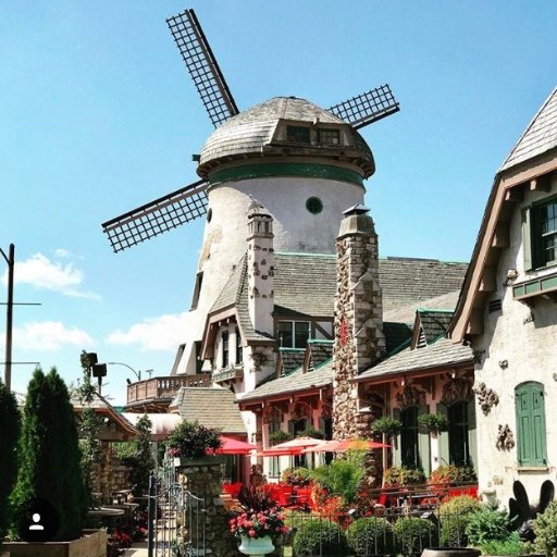 Welcome to Das Bevo! We're home to the century-old, giant windmill in the heart of St. Louis! Restaurant, Biergarten, and event space. Prost!