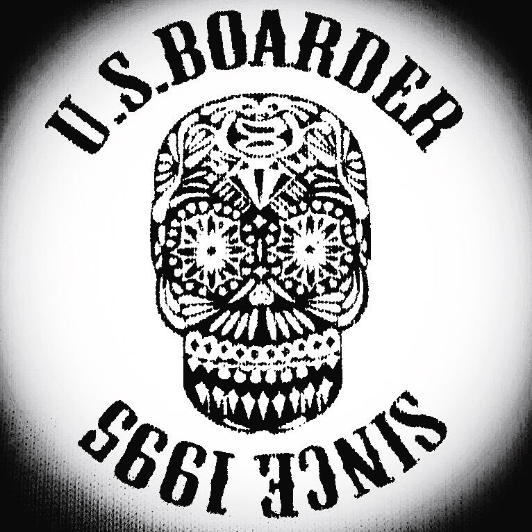 Matsushita U S Boarder V Twitter New Work 有名な3人のスピーチ 名言を引用したオマージュアイテムです メッセージ位置など 遊び心あるギミックに注目 フロントはワンポケットにシンプルなブランド刺繍 Usコットンの質感が Brand U S Boarder Color C Matsushita U S Boarder V Twitter New Work 有名な3人のスピーチ 名言を引用したオマージュアイテムです メッセージ位置など 遊び心あるギミックに注目 フロントはワンポケットにシンプルなブランド刺繍 Usコットンの質感が Brand U S Boarder Color C