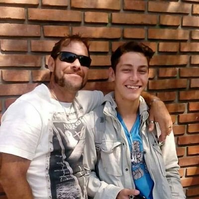 Padre de Alan, Iván y umma hincha el rojo y del albo