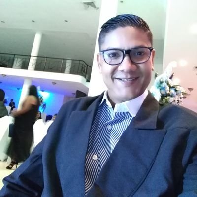 Purro19's profile picture. Músico, Compositor y Padre de tres bellos Hijos.