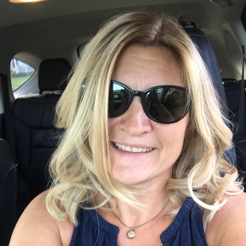 jfawcett33's profile picture. Lover. Dreamer. Rainbow connector.