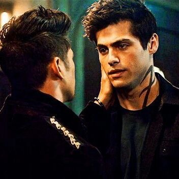 Follow @MalecShSource for daily updates about Malec/Shumdario and Shadowhunters ➰