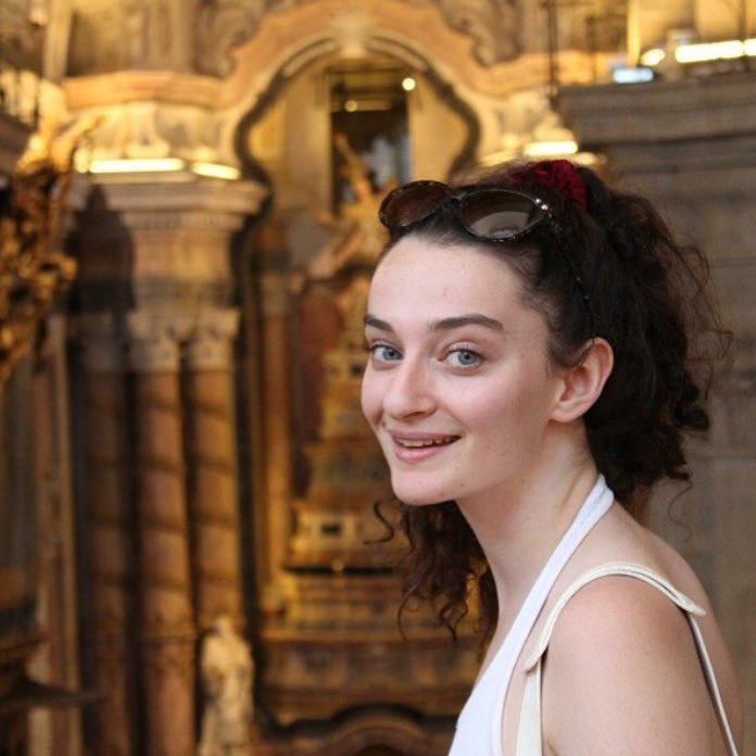 izzy_kent's profile picture. “knows a lot about statues of hunky men” @timesradio • PhD candidate @hoart_cambridge • previously @wallacemuseum • Instagram: @izzy_kent