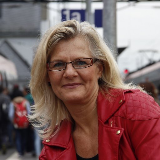 Dr_Karin_Uphoff's profile picture. Unternehmerin. Netzwerkerin. Dozentin. Moderatorin. 6-fache Mutter. Lebensfrohe. #MiteinanderErfolgreich #Digitalisierung #Zukunft #Kommunikation #Kooperation