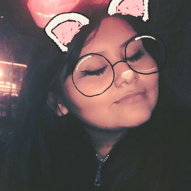 izzyx1's profile picture. 25 | Basically my life on a webpage.