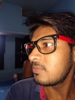 md_shadab24's profile picture. मां बाप ने बहुत #शौकीन बनाया, और सबसे महंगा शौक #इमानदारी बताया !