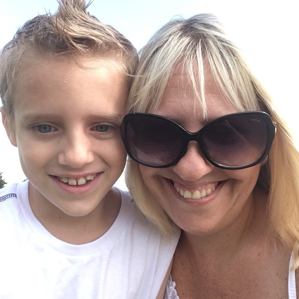 Seperated, Lives in Peterborough, works as a Trade Administrator at Escape Fitness. Loves Chinese and going to the gym and chilling with my little man.