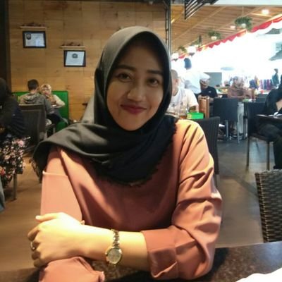 dinazarwal's profile picture. Karena doa bisa merubah yang tidak mungkin menjadi mungkin • IG : Dinazarwal