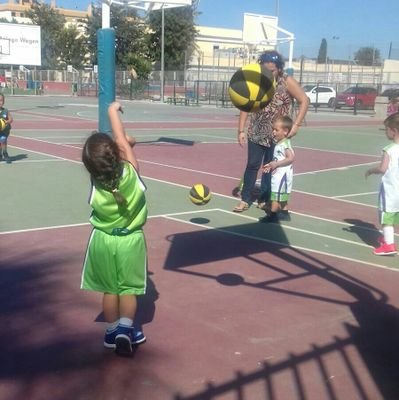 Perito de automóviles y amante del baloncesto