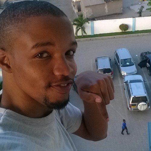 BrayoFly's profile picture. .............