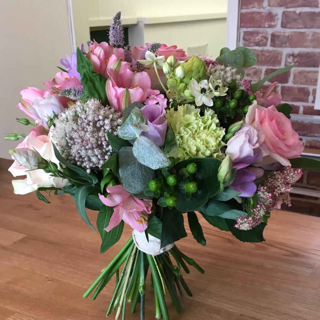 Alicia Janes Florists delivering high quality flowers for weddings, funerals, birthdays and corporate work. Covering Okehampton and surrounding areas.