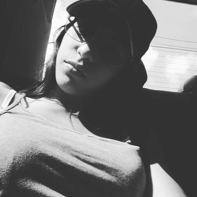 yourworldinshit's profile picture. Doctorado en quejas.
Y💙