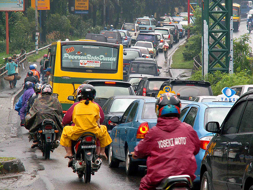 Posting dgn: MENTION @TrafficJakarta atau TAG #trafjak atau TAG #lalinjkt