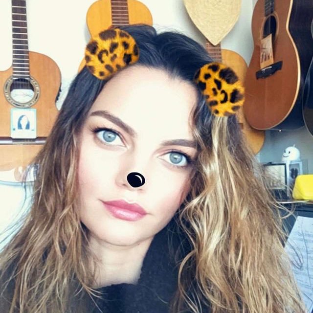 adrianaIimaz's profile picture. 