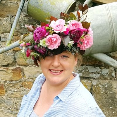 grower of organic flowers on the banks of the North Tyne, workshops, cut flowers and floristry au naturel, flowers for brides, florists and for you!