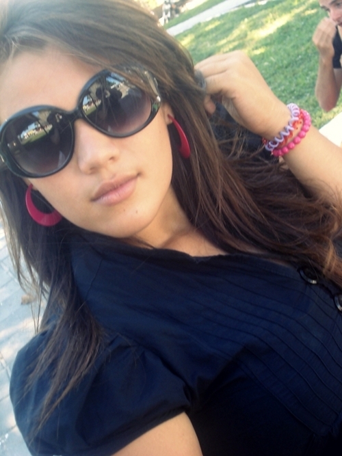 - alguém que te faz sorrir ♪