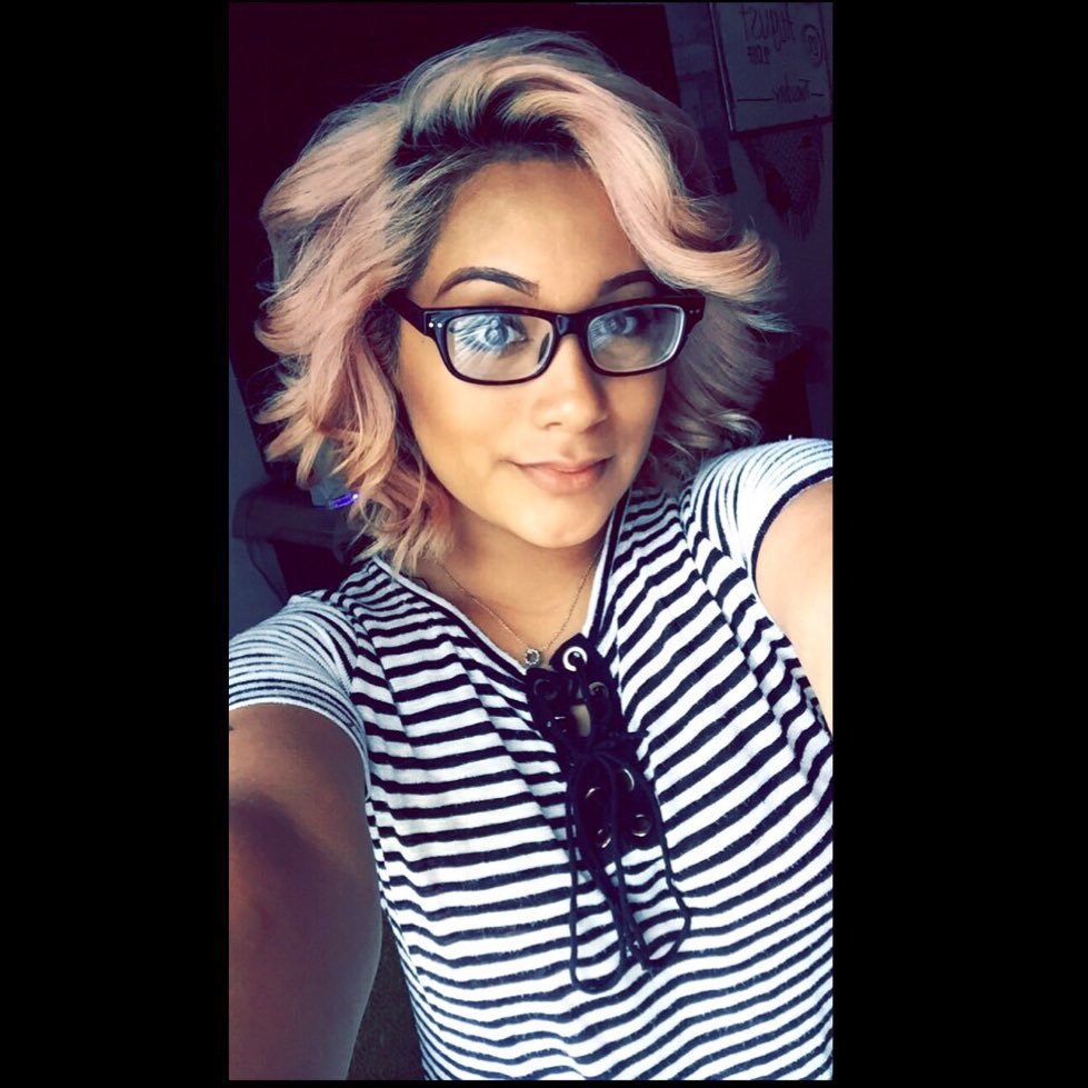 Ana_Baut's profile picture. •[{i enjoy long walks down the make up aisle}]•