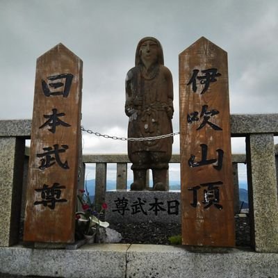 bloodpython's profile picture. 爬虫類アカ改め、よくわからないことを呟くアカ