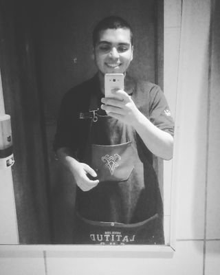 mochilero, aventurero, músico, loco y extrovertido. Todo vale verga.
taurino