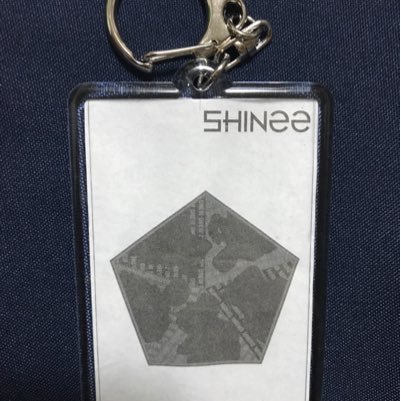 初めてのプレゼント企画🤔 SHINee World 2017 Special Edition in 東京ドームのGet the treasureの時に降ってきたトランプをキーホルダーにしたものをプレゼント😊受付終了のためフォロリク🆖