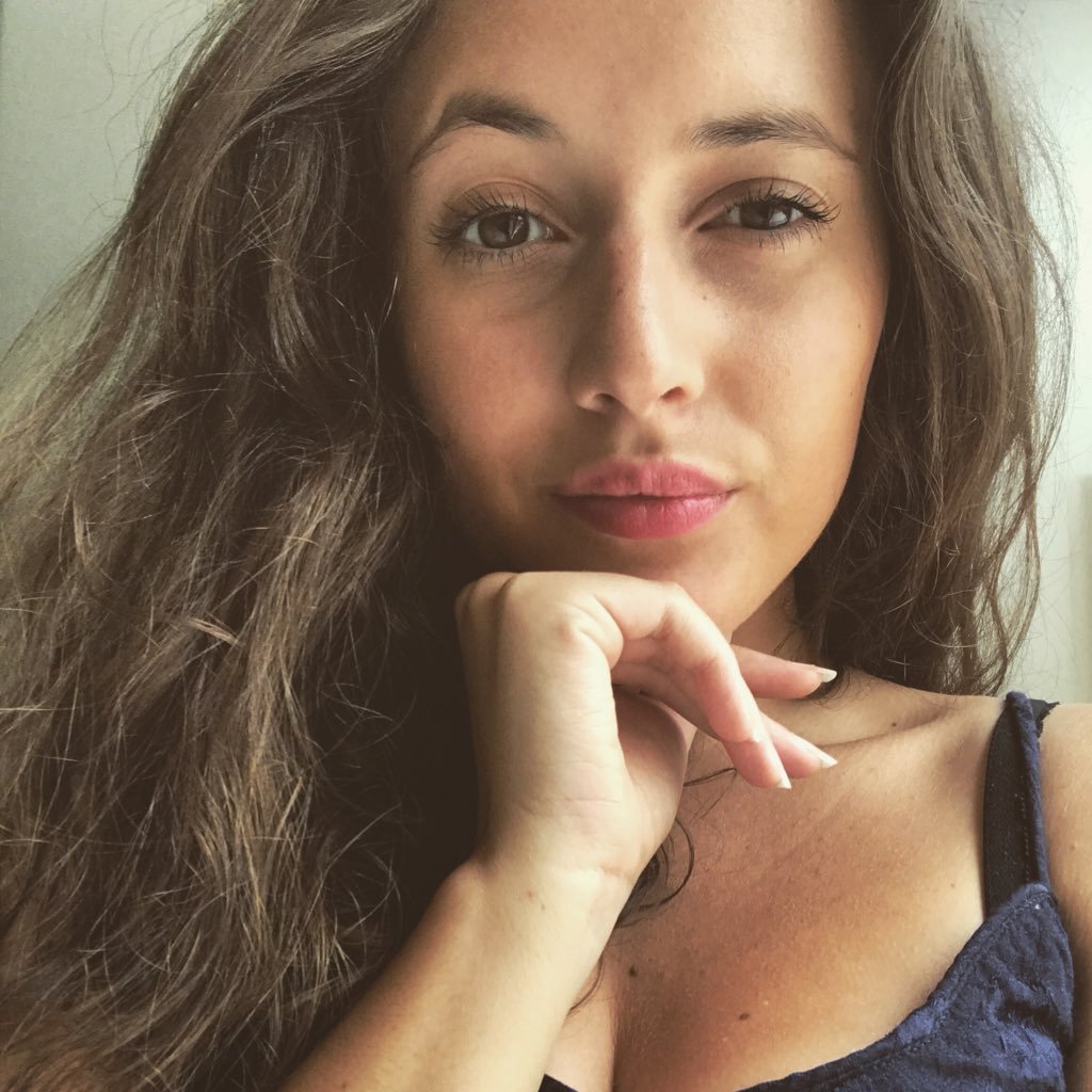 Instagram : lauriedeoliveira