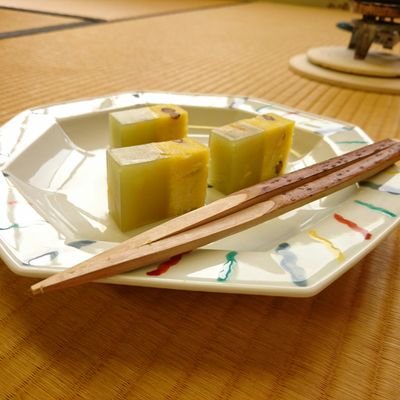 福岡県 九州産業大学学友会裏千家茶道部の公式アカウント作りました! 裏千家での日常、活動の情報発信を致します! 各大学の茶道部さん 是非是非気軽にフォローよろしくお願いします🍵🌸 活動日/ 毎週火、木 18:00~21:00 活動場所/ 学友会棟1F