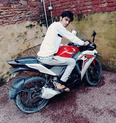 rd_charan's profile picture. ℓσνєявσу